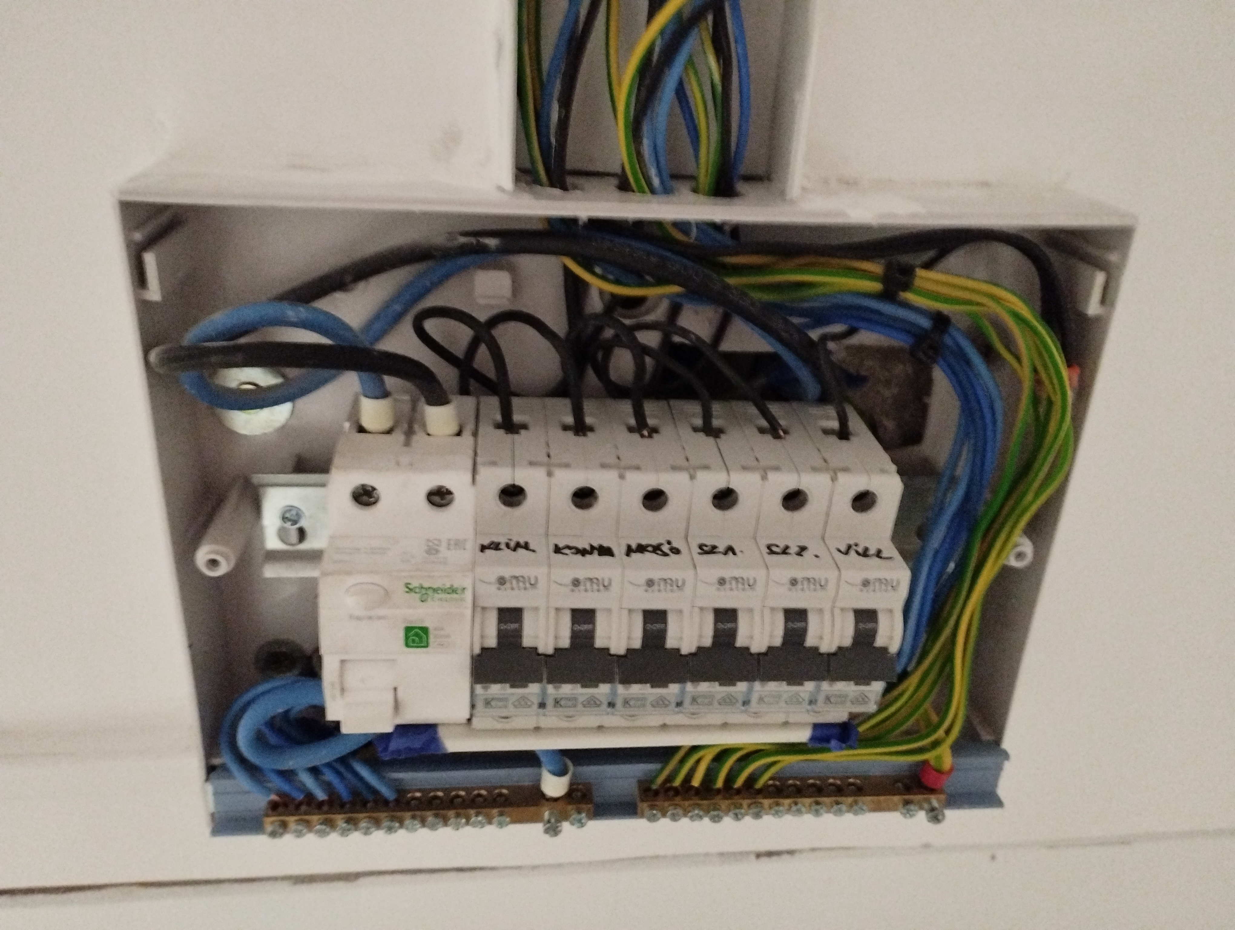 Magic Electricity - Villanyszerelés #11